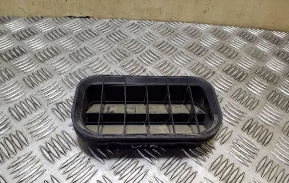Audi Q7 4L Quarter panel pressure vent 4A0819181