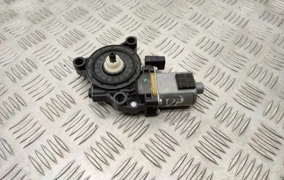 Hyundai Tucson TL Front door window regulator motor 82460D7000