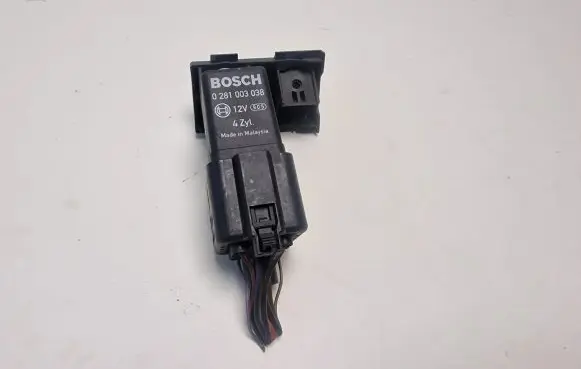 Volkswagen PASSAT B6 Glow plug pre-heat relay 038907281D