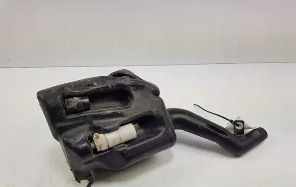 Maserati Quattroporte Windshield washer fluid reservoir/tank