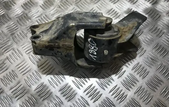 Mazda Xedos 6 Engine mounting bracket