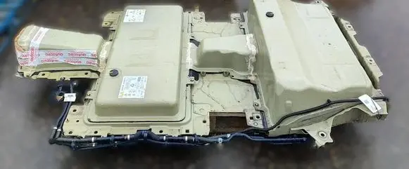 Peugeot 208 II Hybrid / electric car battery 9827789580 1689780480