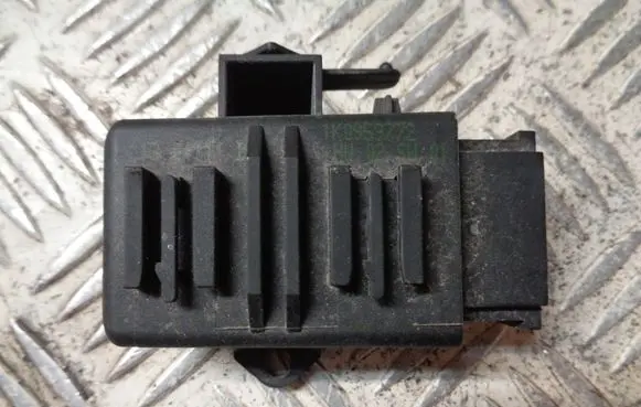 Volkswagen Golf Plus Seat heating relay 1K0959772