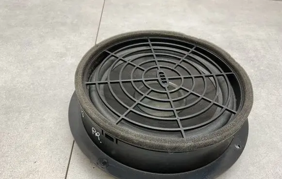 Audi Q3 8U Front door speaker 8R0035415