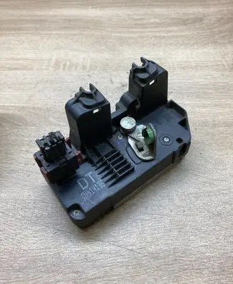 Opel Zafira A Rear door lock 24414135 RIGHTSIDE