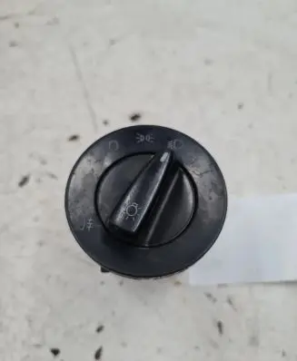 Volkswagen Golf IV Light switch 1C0941531