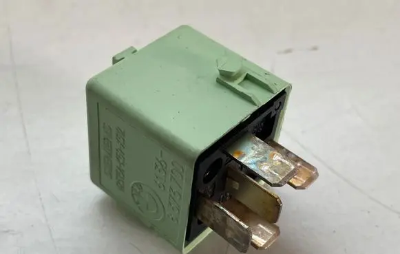 BMW 5 E39 Other relay 61368373700