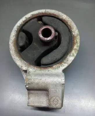 Volvo S40, V40 Engine mount bracket 3318030