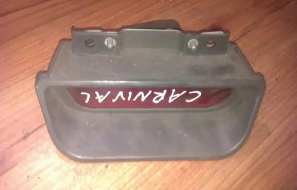 KIA Carnival Third/center stoplight