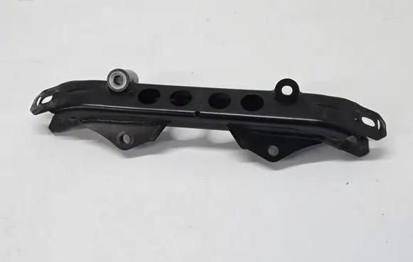 BMW 5 G60 G61 Engine mounting bracket 6889445