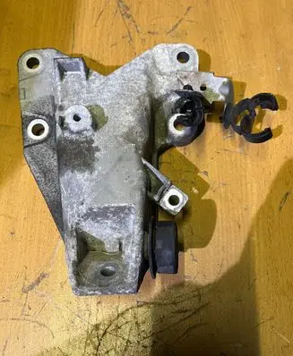 BMW 3 E92 E93 Engine mounting bracket 6760317 22116760317