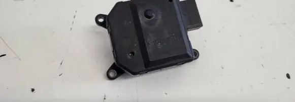 Opel Zafira B Air flap motor/actuator C89689013548 PA66GFMD402 309370600