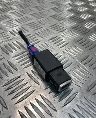 Citroen C4 III e-C4 USB socket connector 98483947VV