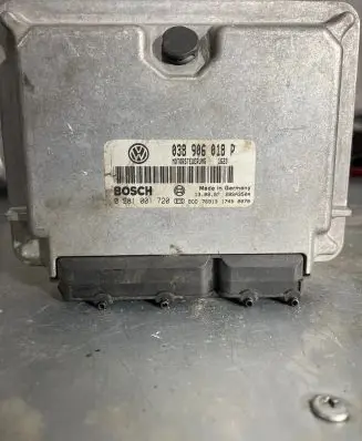 Volkswagen PASSAT B5 Engine control unit/module 038906018P 28SA3504 0281001720