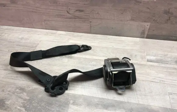 Audi A8 S8 D3 4E Front seatbelt 601782700 00417310