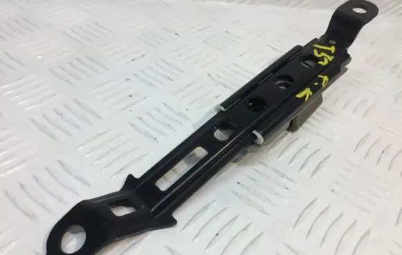 Nissan X-Trail T31 Seat belt height adjuster 