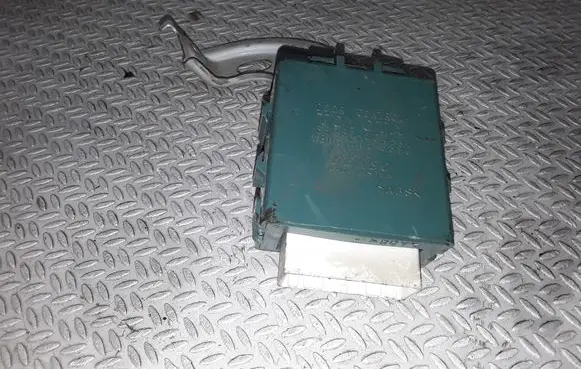 Toyota Yaris Door control unit/module 859800D040