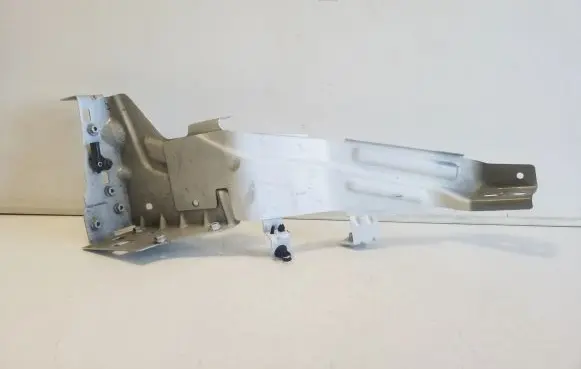 Volvo XC40 Headlight/headlamp mounting bracket 31457751