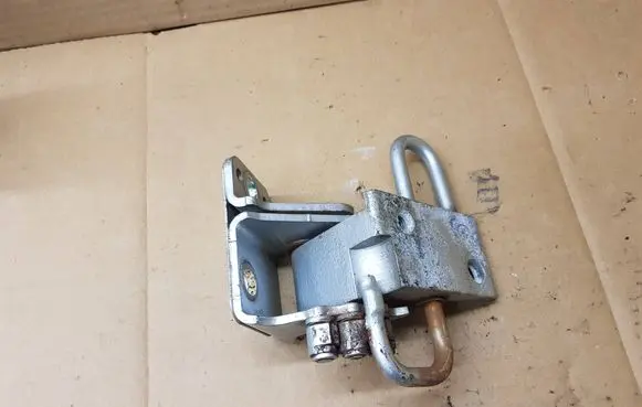 Volkswagen Eos Front door lower hinge 1Q0831411A