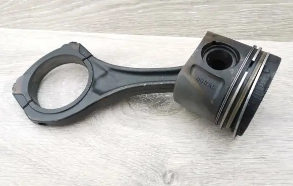 Mercedes-Benz ML W164 Piston with connecting rod