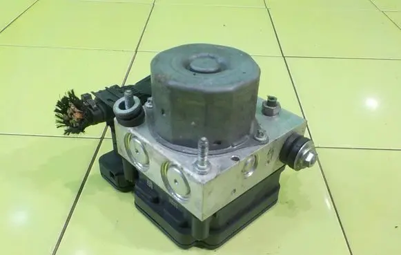 Mercedes-Benz A W176 ABS Pump 0265956006 16AB129