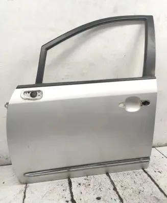 KIA Carens II Front door