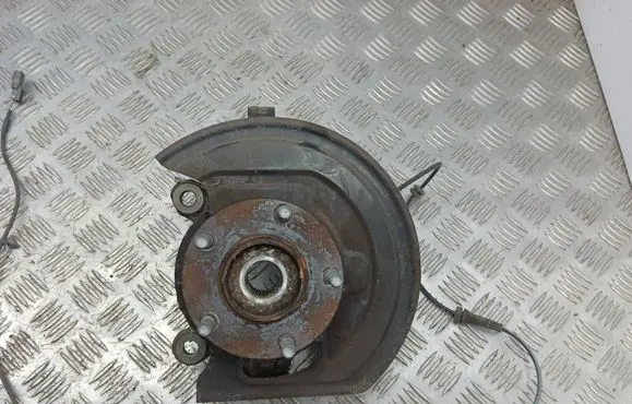 Nissan Juke I F15 Front wheel hub