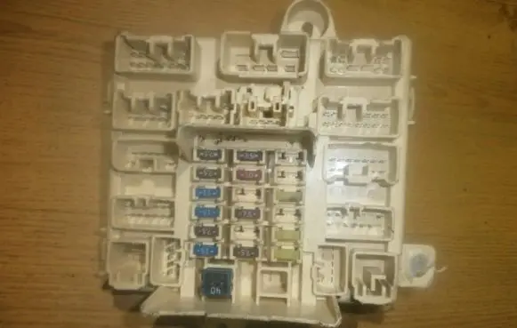 Lexus IS 200-300 Fuse box set