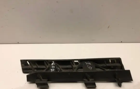 Volkswagen PASSAT B6 Front bumper mounting bracket 3C0807184