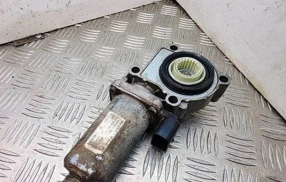 Land Rover Range Rover Sport L320 Gearbox-reducer motor 0130008508 ITC1228991
