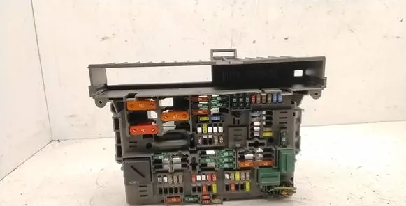 BMW 3 E90 E91 Fuse module 9119444 MS20070905 90529815
