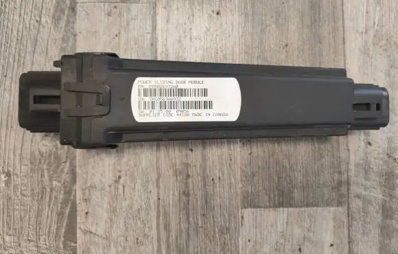 Chrysler Town u0026 Country V Sliding door control unit/module P05026972AB TRG0569A8932