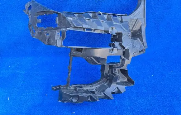 BMW X5 G05 Front bumper mounting bracket 8069228