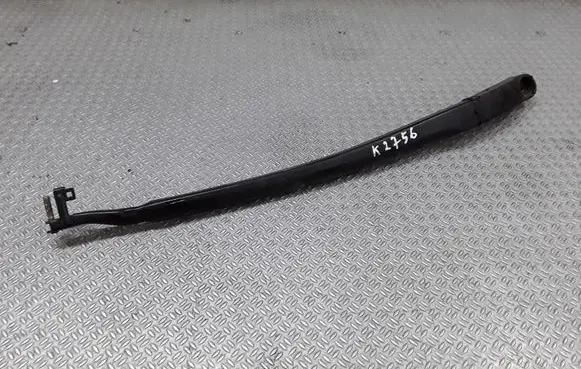 Volkswagen Touareg I Front wiper blade arm