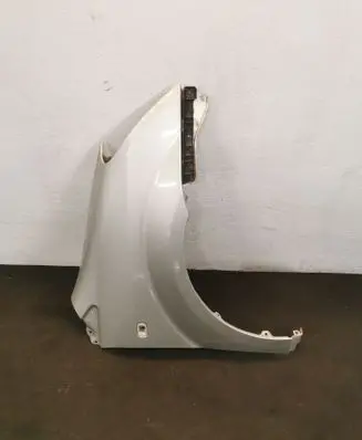 Toyota Corolla Verso E121 Fender