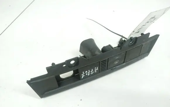 Ford Focus Windscreen/window heater switch 3M5T18C621AE 4M51-13D734-BC