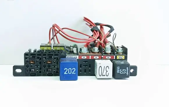 Volkswagen PASSAT B5.5 Fuse module 8L0941822A 895083000