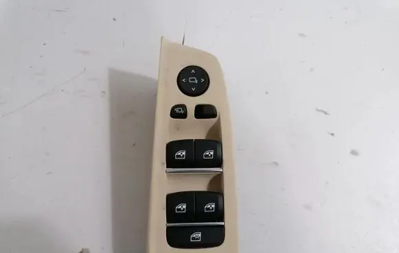BMW 5 G30 G31 Electric window control switch 6832728