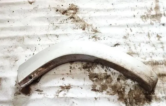 Toyota RAV 4 (XA20) Front arch trim 