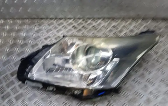 Toyota Avensis T270 Headlight/headlamp