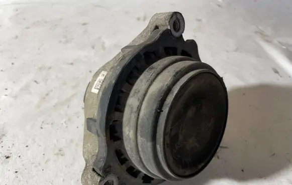BMW 3 F30 F35 F31 Engine mount bracket 6787657 251012