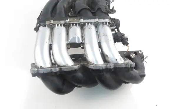 Volkswagen Golf IV Intake manifold 06A133203AH