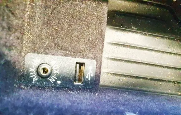 BMW 5 GT F07 USB socket connector 925765301 9257653-01