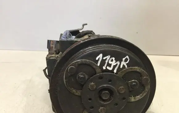 Nissan X-Trail T30 Air conditioning (A/C) compressor (pump) 926005M30