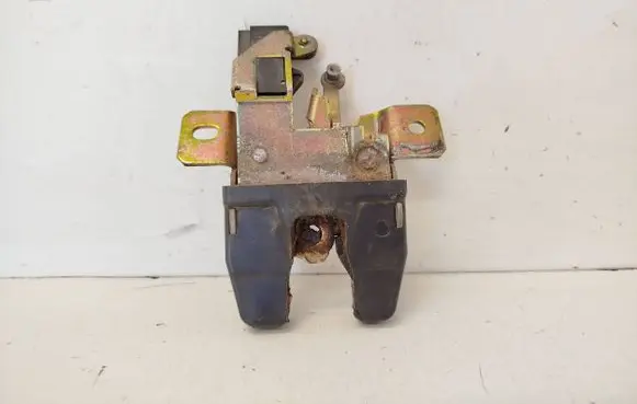 Volkswagen PASSAT B4 Tailgate/trunk/boot lock/catch/latch 357827563 3A5827503