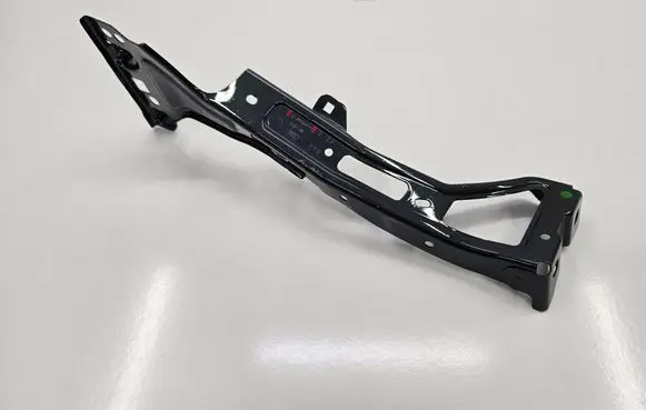 Audi A4 S4 B9 Fender mounting bracket 8W0821135C