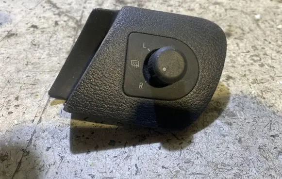 Skoda Octavia Mk2 (1Z) Wing mirror switch 1U1959565L 0213