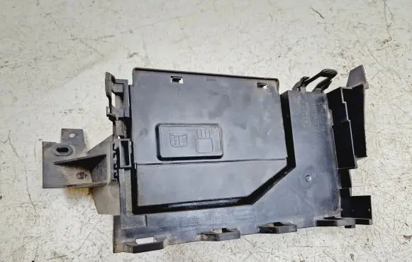 Ford Mondeo MK V Fuse module HG9T14A301AA K067R
