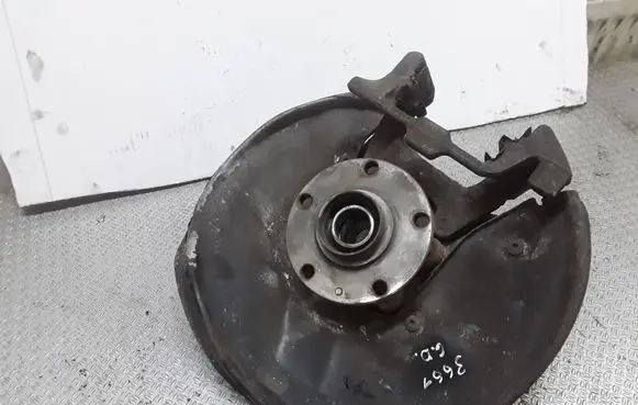 Rear wheel hub spindle/knuckle