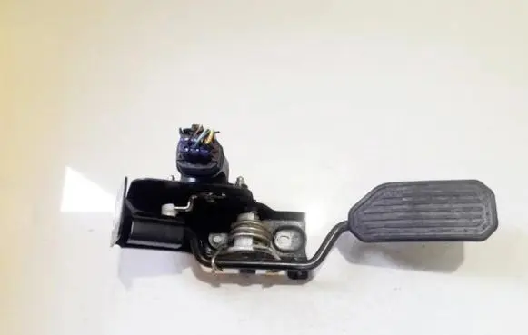 Toyota Avensis T250 Accelerator throttle pedal